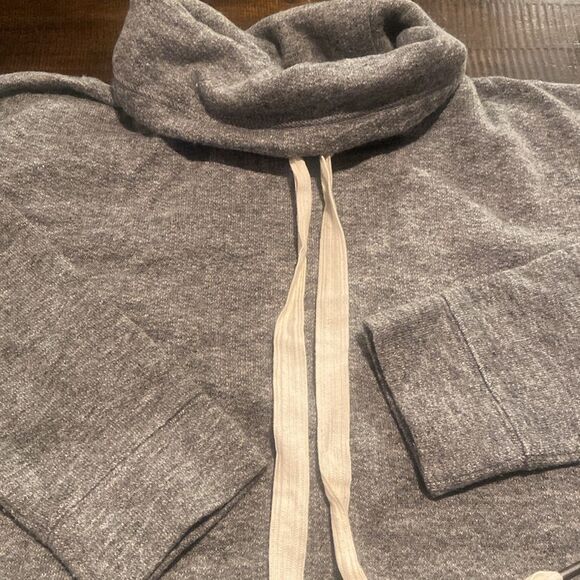 Women’s Gray J. Crew wool blend Sweater xs - Picture 2 of 10